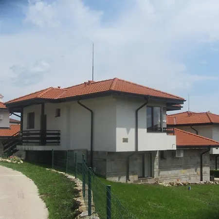 Rada 11b In Bay View Village